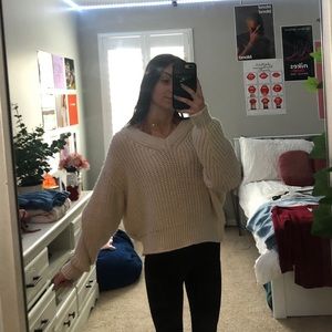 H&M cream v-neck cropped sweater